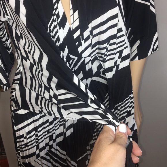 BCBG Wrap Dress V-Neck Full Back Mid Sleeves - Picture 6 of 12